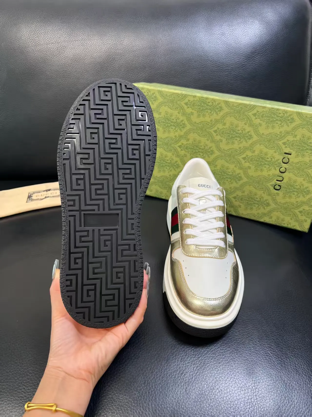 Factory price: 460💰. Gucci's new men's shoes GUCCI [Lightning] latest shoes are shipped. Original quality, fashionable, special materials, sheepskin lining, new packaging. The foot feels super comfortable and the workmanship is impeccable. Size: 38-44, customized 45